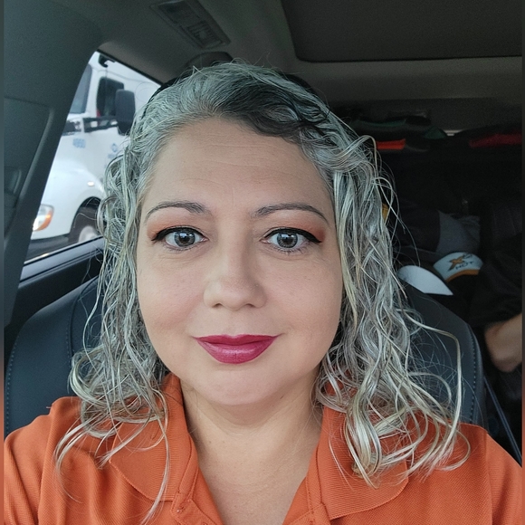 Meet your Posher, Kelly - Picture 2 of 2